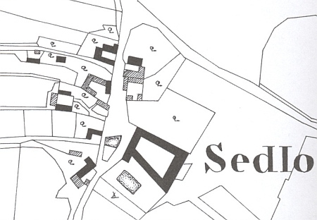 Rodná ves Sedlo na mapě stabilního katastru z roku 1827 s areálem panského dvora,
zachyceného na snímku z roku 2008