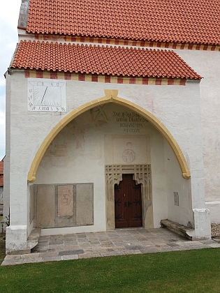 Kostel sv. Jana Křtitele a fara v Zátoni