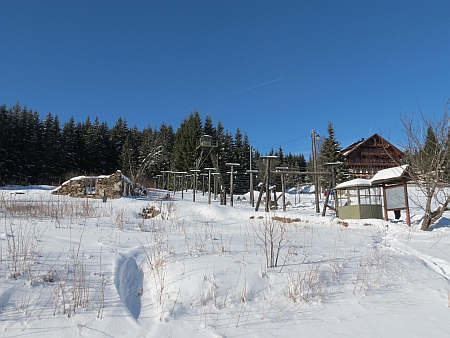 Hřbitov v Knížecích Pláních a Bučina s památníkem "železné opony" na snímcích ze zimy 2015