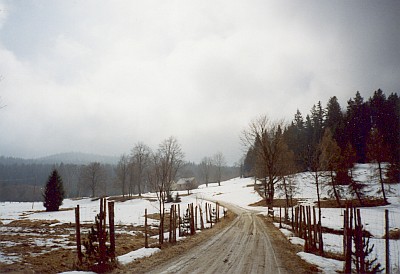 Tady v lukách u Schwarzau pramení Černá