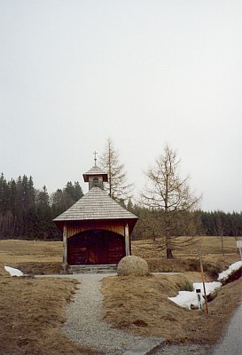 Schwarzauer Hof a kaplička při něm u Schwarzau