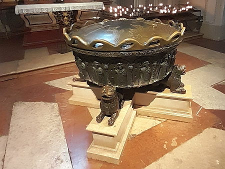 Salcburský dóm a jeho křtitelnice