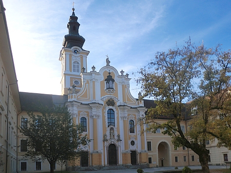 Klášter Rein a náhrobní kámen na tamním hřbitově
