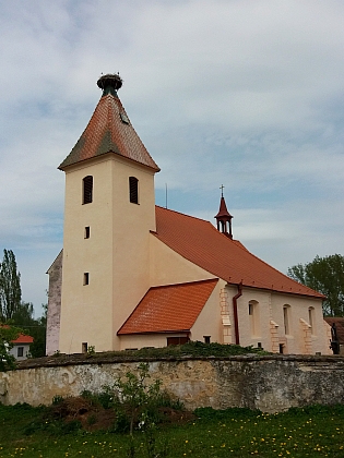 Kostely sv. Vavřince v Přídolí a sv. apoštolů Petra a Pavla ve Strýčicích, dvě jeho kněžská působiště