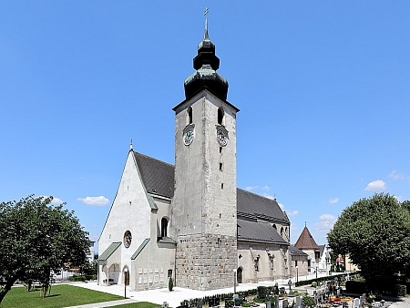 Náhrobní deska a bazilika sv. Vavřince v Lorchu, kde je pochován