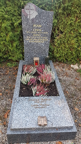 Hrob Hanse a Centy Planových na hřbitově Alter Ostfriedhof v Augsburgu