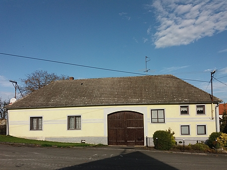 Rodný dům čp. 9 a kostel sv. Mikuláše v Němčicích, kde byl pokřtěn
