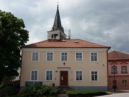 Někdejší německá škola v Přídolí, jeho první šumavské působiště