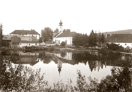 Trhanov, kde farářoval v letech 1916-1931, na snímku z počátku 20. století