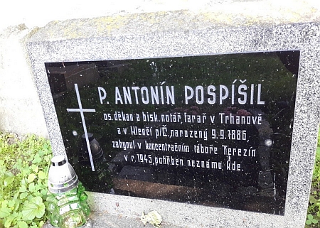 Jeho kenotaf na hřbitově v Trhanově