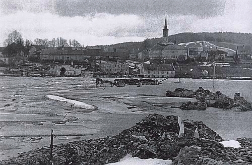 Frymburk na snímku z roku 1958: obraz opuštěnosti a zkázy...