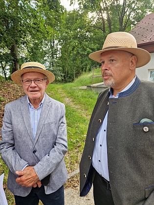 S Arminem Pastou 8. července 2026 v Horní Plané při odhalení pamětní desky někdejšího Šumavského muzea v Horní Plané (viz i Alois Grosschopf)