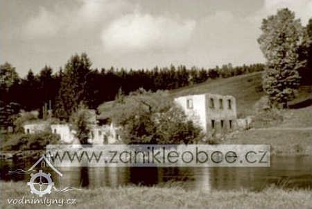 Rodný Panský mlýn u Frymburka na fotografii z roku 1930 a z roku 1952 před zánikem