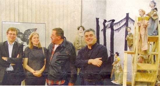 Na snímku ze zahájení výstavy oživených postav jeho děl pro loutkové divadlo, pořádané na přelomu let 2013 a 2014 k Preußlerovým nedožitým devadesátinám sdružením Adalbert-Stifter-Verein v Mnichově, je spisovatelova nejmladší dcera Susanne Preußlerová, provdaná Bitschová, zachycena druhá zleva