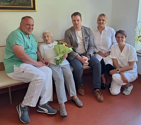 Při oslavě 100. narozenin v květnu 2026
