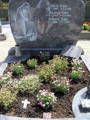 Hrob na hřbitově v Haidmühle