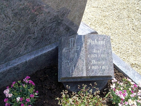 Hrob na hřbitově v Haidmühle