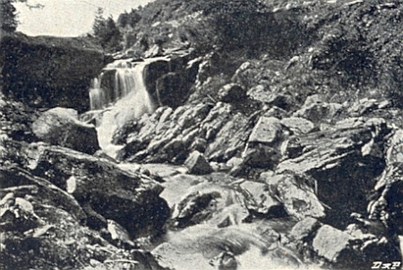 Sekerský vodopád na vzácném snímku Leo Richtera a tři Broncovy záběry Sekerského potoka z doby kolem roku 1900