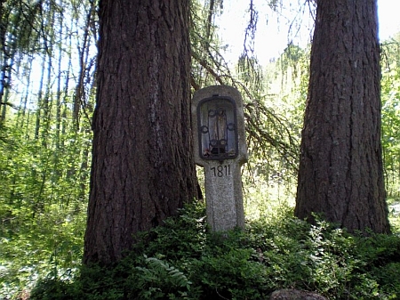 Dodnes stojící zelenohorská Boží muka s letopočtem 1811