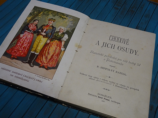 Frontispis a titulní list (1889) jeho knihy, vydané knihkupcem Karlem Prunarem v Domažlicích s autorovým věnováním tohoto znění:
Slavnému královskému městu Domažlicům na důkaz vřelé oddanosti, pak všem věrným Šumavanům a zdárným potomkům chrabrých Chodův z upřímné lásky věnuje P.Hippolyt Randa, kněz církevní, měšťan Domažlický a čestný občan Chodské obce Staro-Postřekovské.