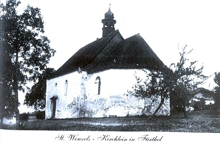 Poutní kostel sv. Anny na Tanaberku a kostelík sv. Václava na Brůdku, symbol vítězství Čechů nad Němci z roku 1040 a také místo, kde v roce 1945 pronesl významný projev k mnohatisícovým zástupům právě o této symbolice generál George Patton