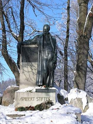 Stifterův pomník nad Horní Planou (viz i Adalbert Stifter, Arthur Fischer-Colbrie a Hugo Rokyta)