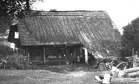 "Hirterhaus" v Jandles, obývaný generacemi Rauscherů, obecních pastýřů a výrobců dřeváků