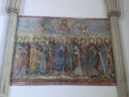 Kostel sv. Máří Magdaleny ve Chvalšinách a freska Vyslání sv. apoštolů v jeho presbytáři