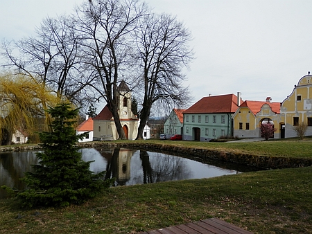 Náves v Dobčicích