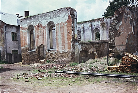 ... a její trosky v roce 1957