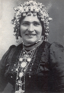 Ve svatebním kroji zachycená jeho manželka Anna, roz. Langová (*1905), ...