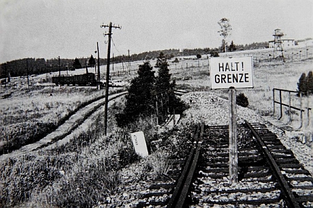 Hraniční úsek v Novém Údolí po vytrhání kolejí v roce 1951