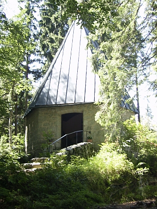 Připomínka konce války v Haidmühle: v roce 1958 byla postavena kaple sv. Marie jako poděkování za záchranu místních obyvatel, kteří se i s farářem ukrývali v domě, vedle nějž dopadl, ale naštěstí nevybuchl těžký granát