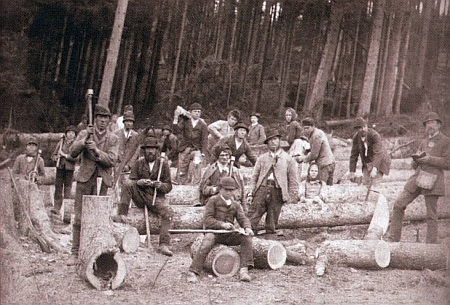 Stavba dřevěné rozhledny na Čerchově v roce 1894