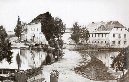 Rezidence pivoňských augusticiánů ve Ždánově na snímku z roku 1875