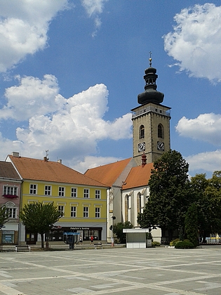 Soběslavské náměstí s kostelem sv. Petra a Pavla - byl tu pokřtěn?