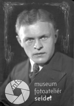 Jeho otec (1909-1984) na dvou Seidelových snímcích, datovaných 24. září 1931