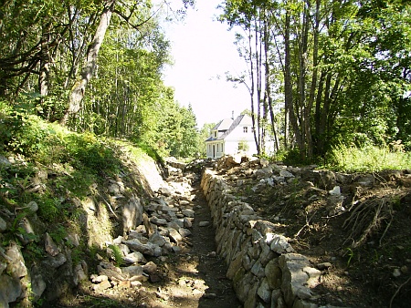 V roce 2012 byla zahájena rekonstrukce kanálu u Zvonkové...