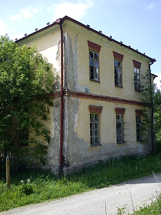 Někdejší školy v Kyselově a Malšíně