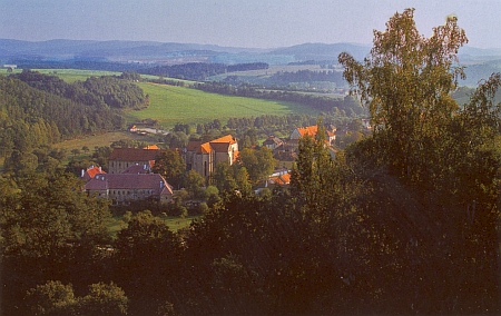 Zlatá Koruna se Šumavou na dohled od samoty U Hvězdáře