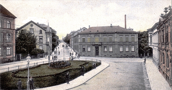 Rodný Pforzheim na staré pohlednici (kolem roku 1900) a vybombardovaný v srpnu 1946