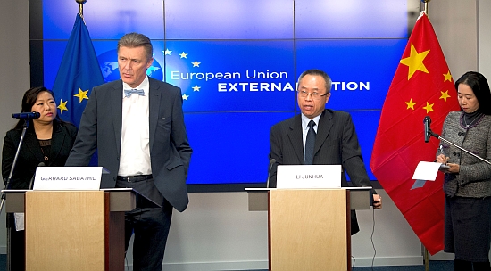 Roku 2014 ještě jako ředitel diplomatické sekce EU pro východní Asii a Pacifik