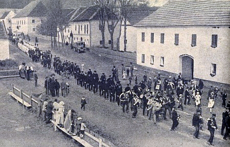 Hasičská slavnost v Jablonci k 50. jubileu zdejšího sboru v červnu 1935