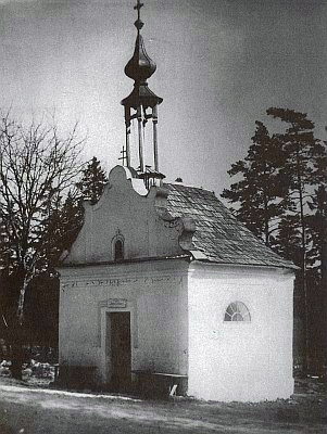 Poutní kaple svaté Anny u Borových Lad i s křížovou cestou byla zlikvidována v roce 1956 (viz i Kilian Heigl a Anton Kubitschek)