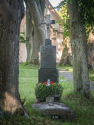 Hrob na poběžovickém hřbitově