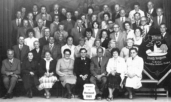 S krajany z Rychnova u Nových Hradů při pouti do Mariazell roku 1981 sedí v první řadě druhá zprava