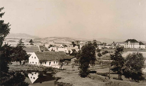 Český Heršlák na pohlednici krumlovského fotografa Josefa Wolfa z doby jejího narození