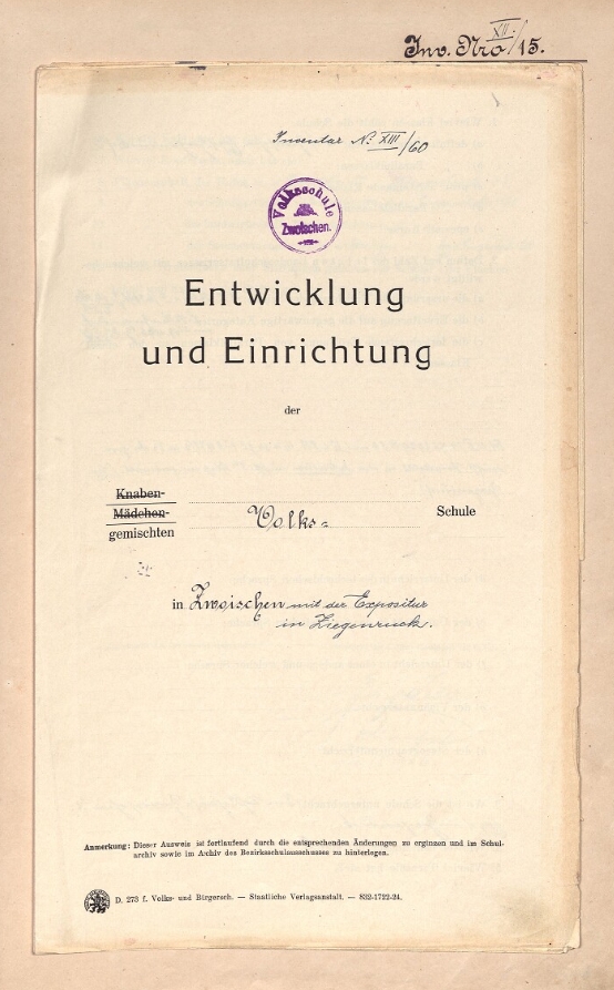 Titulní list kroniky německé školy ve Svojši (Zwoischen) i se školním razítkem na tiskopise republikánského Státního nakladatelství