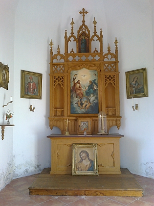 Návesní kaple v rodném Hlinsku