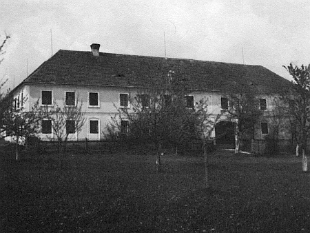 Rodný dům jeho dědečka Josefa Schicho v Ješkově (Jeschkesdorf) čp. 1